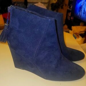 Charming Charlie Navy blue Wedge Boots w tassle zip up size 7
